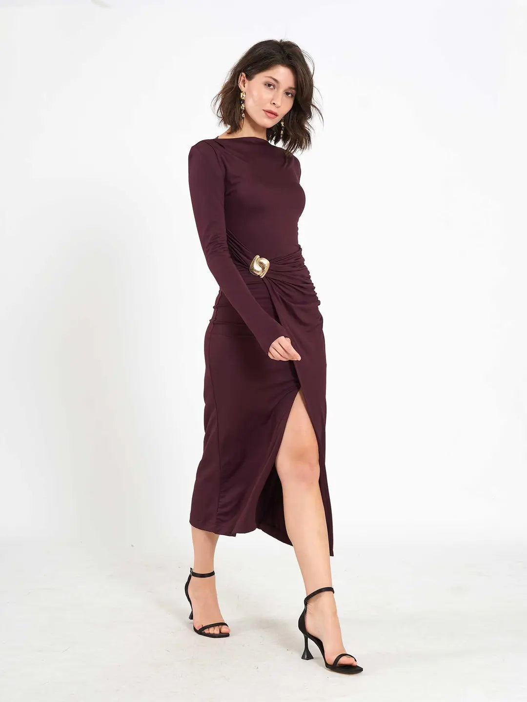 Garderoba capsulă cu ciese de designer: Cum o construiești pas cu pas