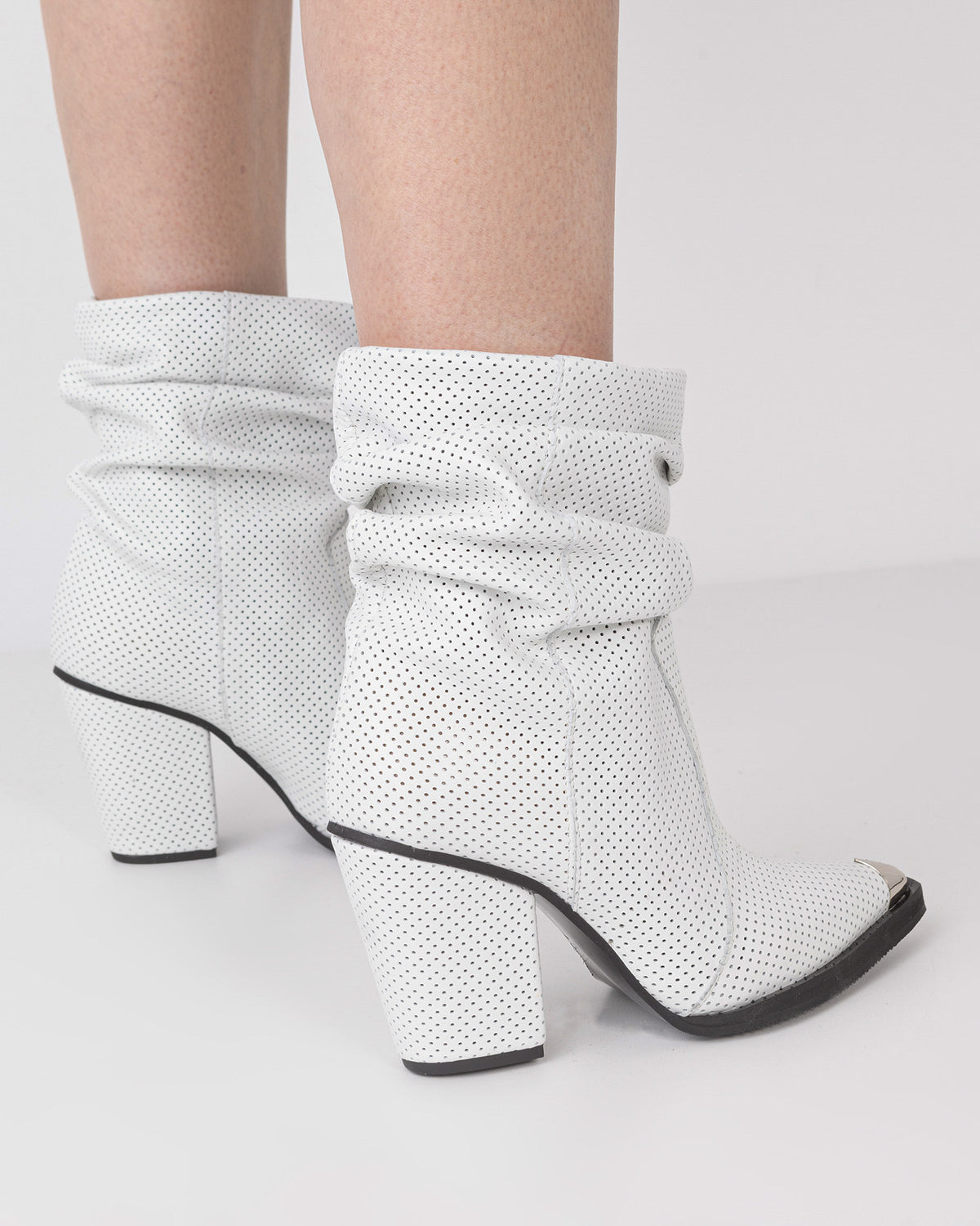 Ciocate din piele perforata alba LILI