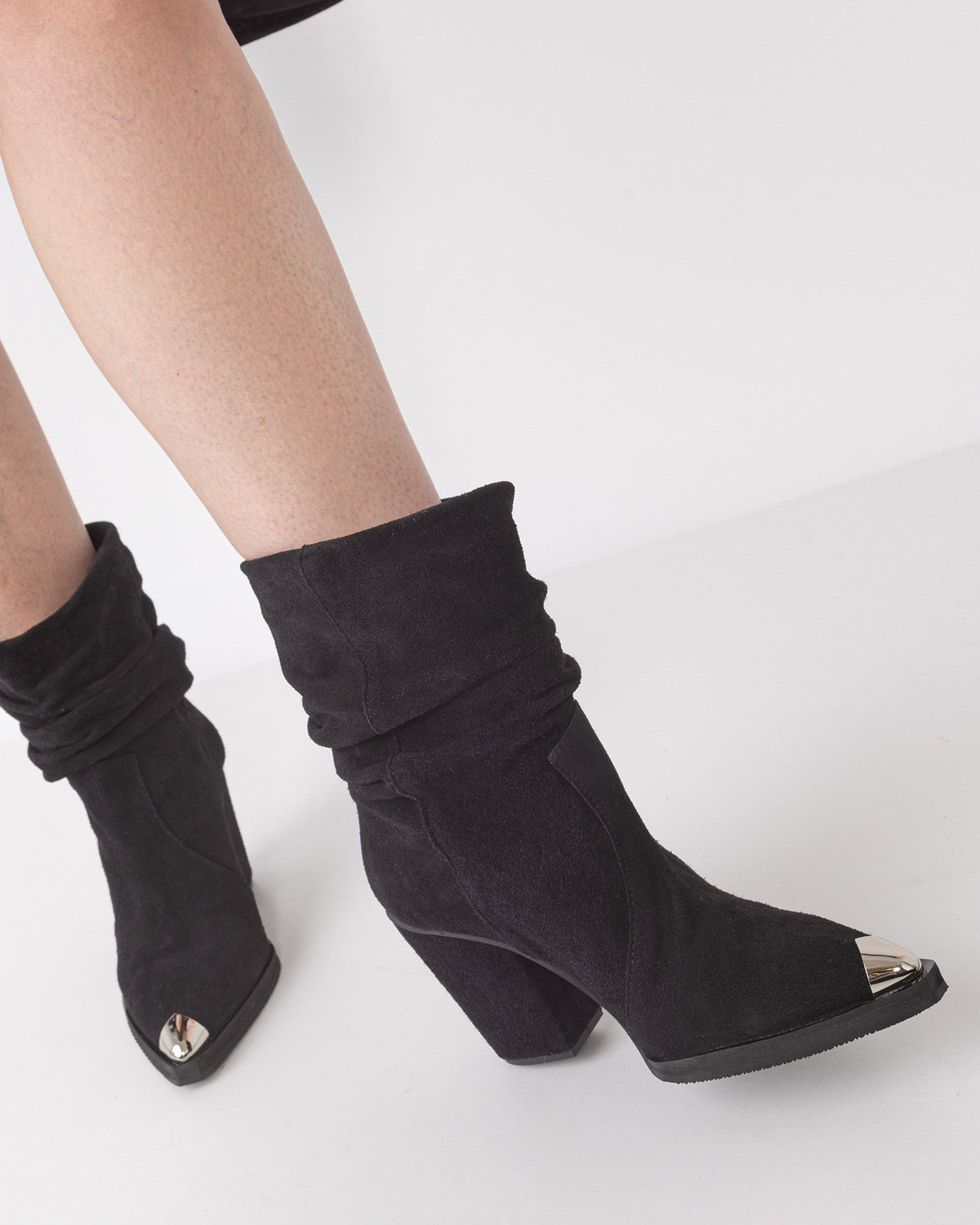 Ciocate din piele intoarsa neagra LILI