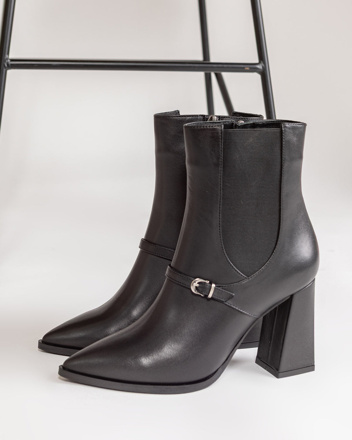 Ghete Elegante Piele Neagra cu Toc Gros si Varf Ascutit ECLIPSE