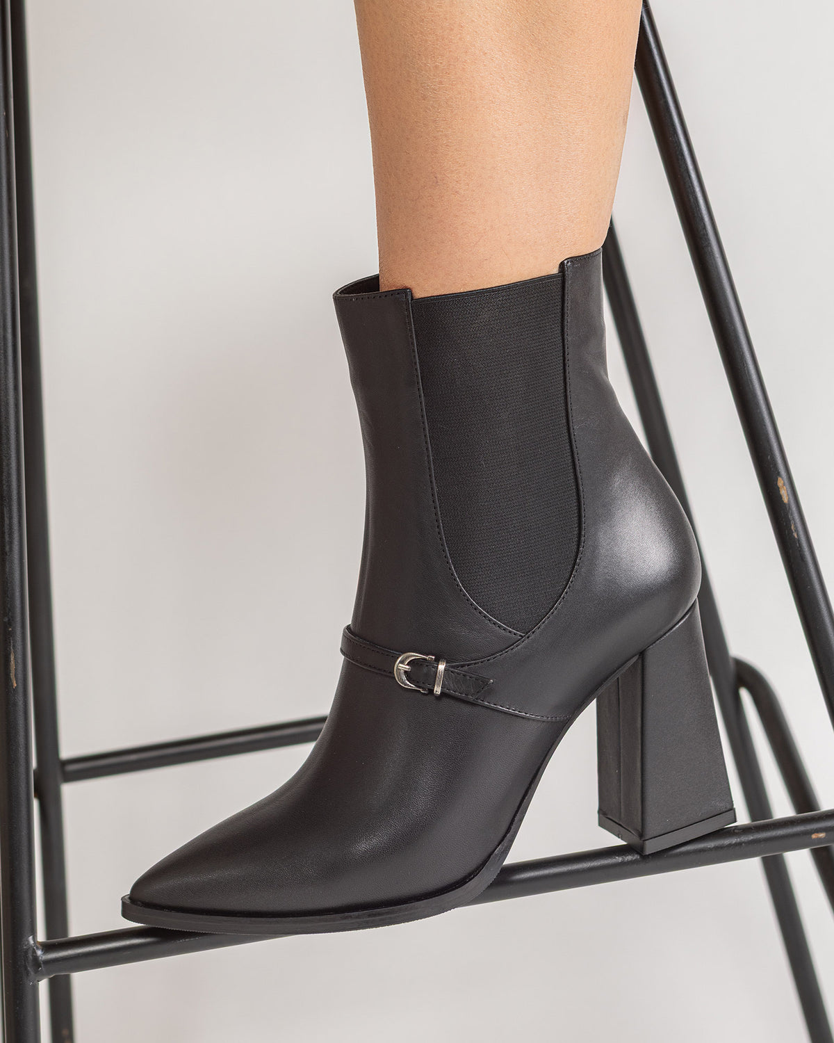 Ghete Elegante Piele Neagra cu Toc Gros si Varf Ascutit ECLIPSE
