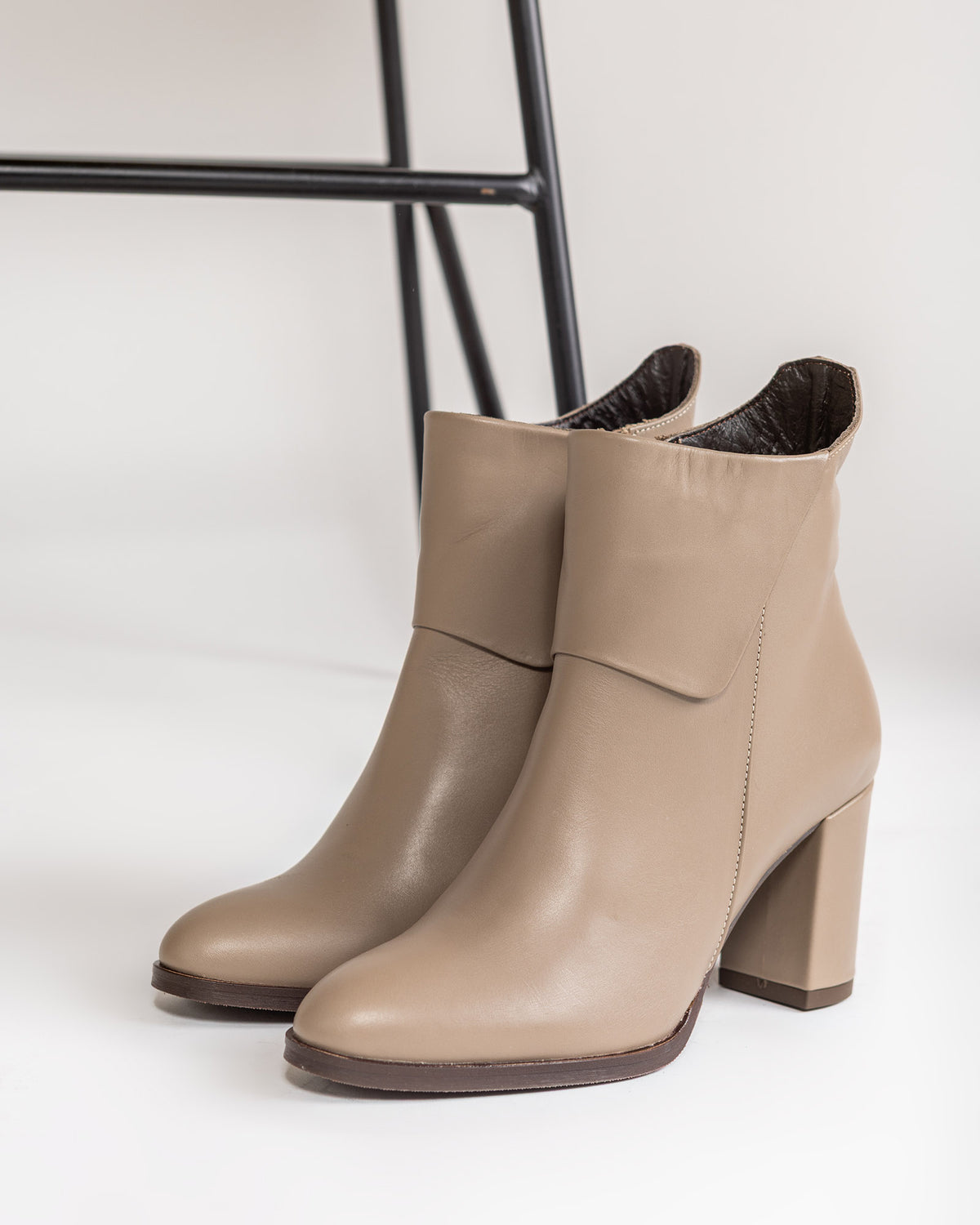Ghete Dama Chic Elegance Taupe cu Design Asimetric