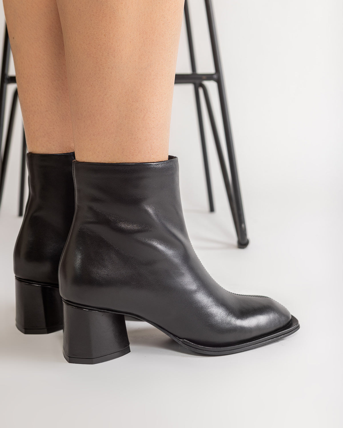 Ghete Dama Din Piele Naturala cu Varf Patrat si Toc Bloc - Elegance Black