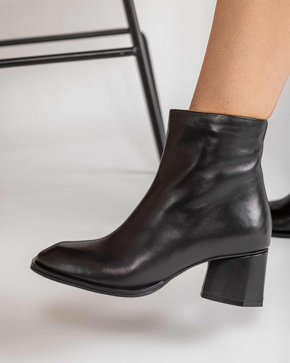 Ghete Dama Din Piele Naturala cu Varf Patrat si Toc Bloc - Elegance Black
