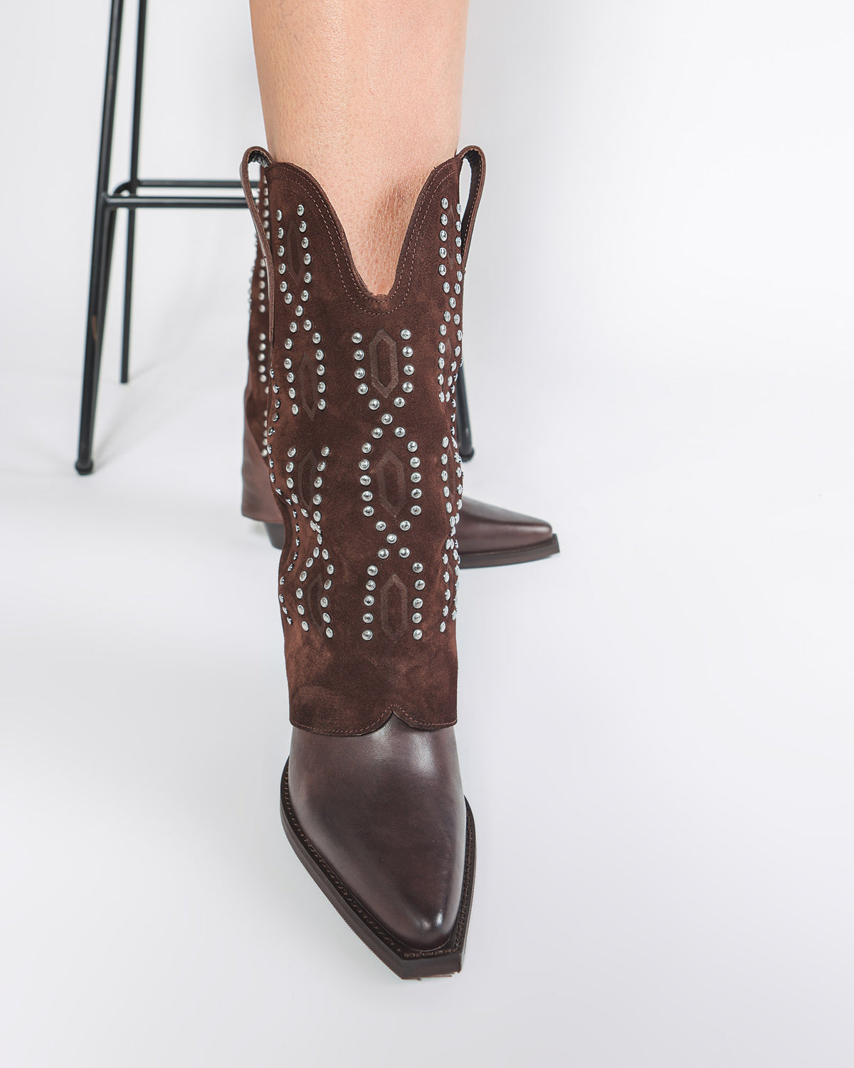Ciocate Western cu Tinte din Piele Intorsa Maro