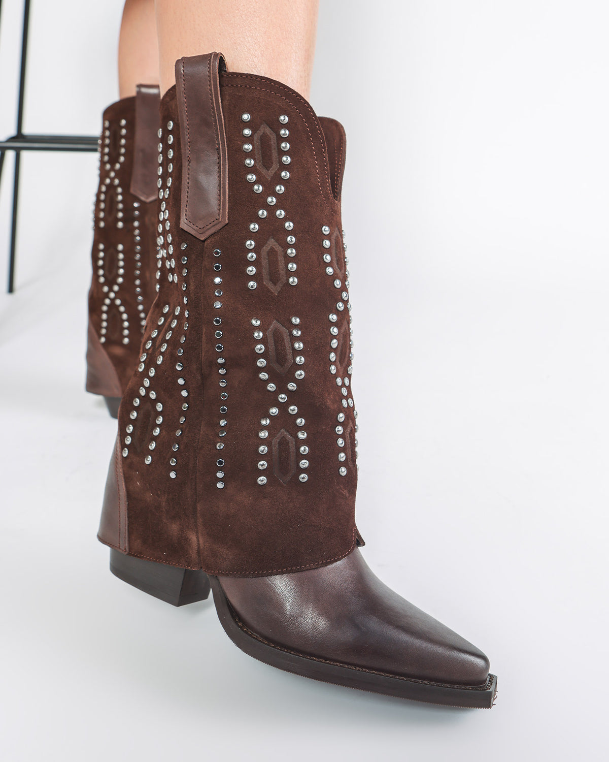 Ciocate Western cu Tinte din Piele Intorsa Maro