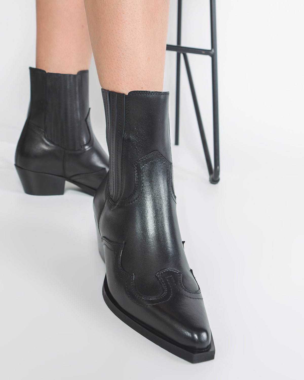 Ciocate din piele neagra COWBOY CHIC
