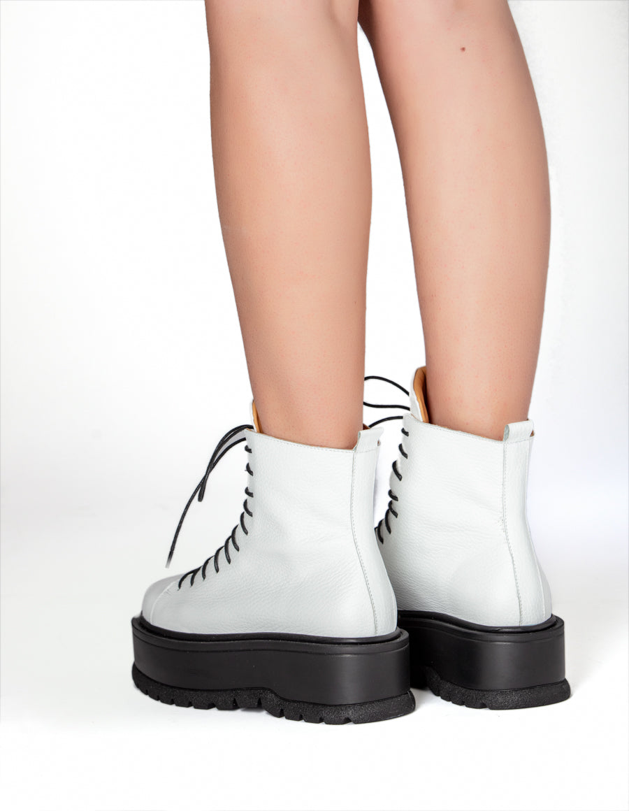 Bocanci din piele alba CHUNKY - MOJA