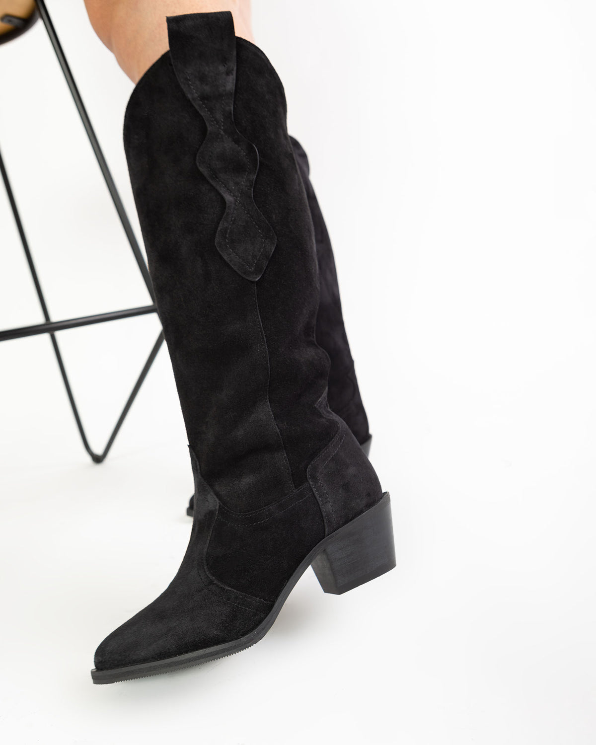 Ciocate lungi din piele intoarsa neagra Freya
