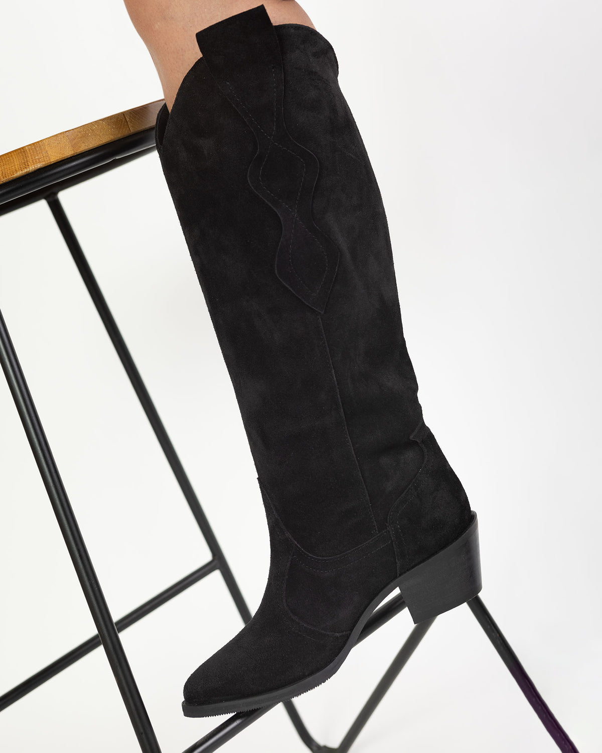 Ciocate lungi din piele intoarsa neagra Freya