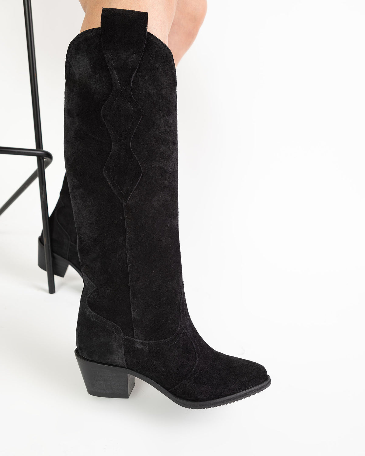 Ciocate lungi din piele intoarsa neagra Freya