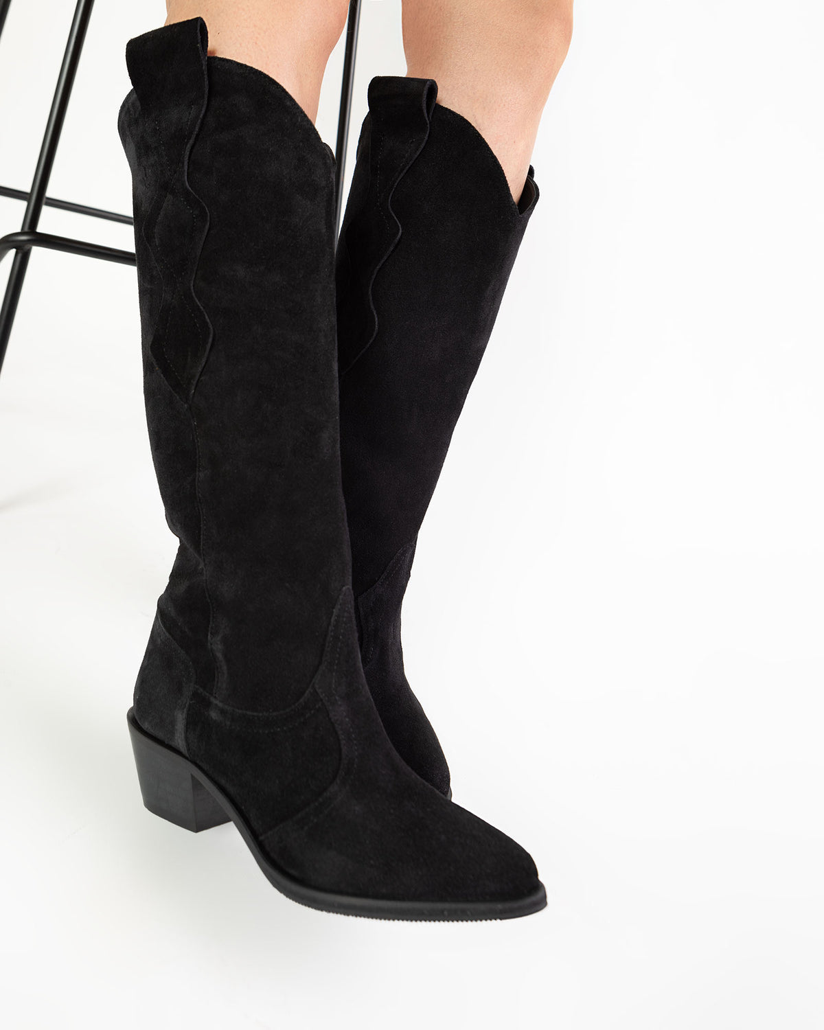 Ciocate lungi din piele intoarsa neagra Freya
