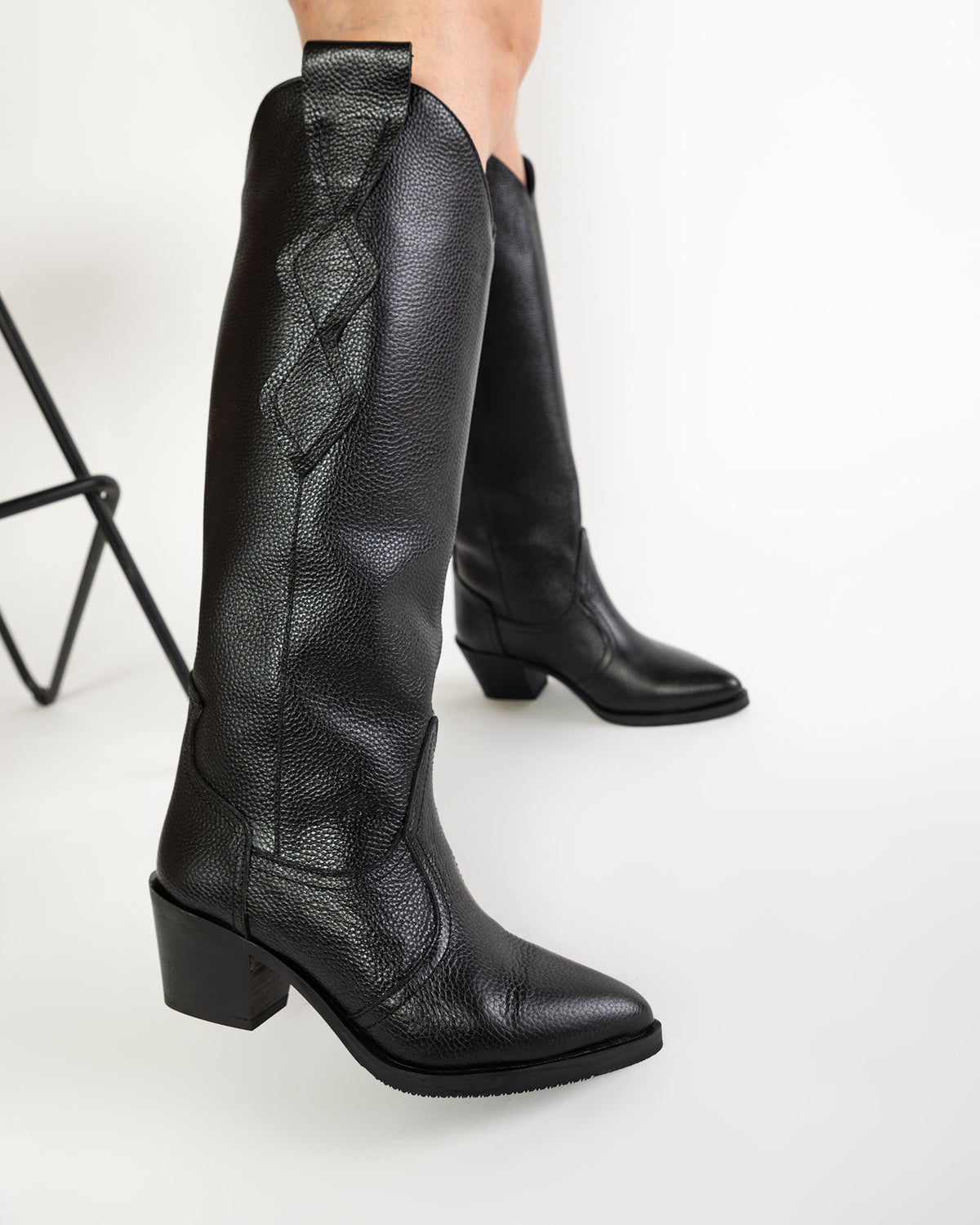 Ciocate lungi din piele neagra Freya