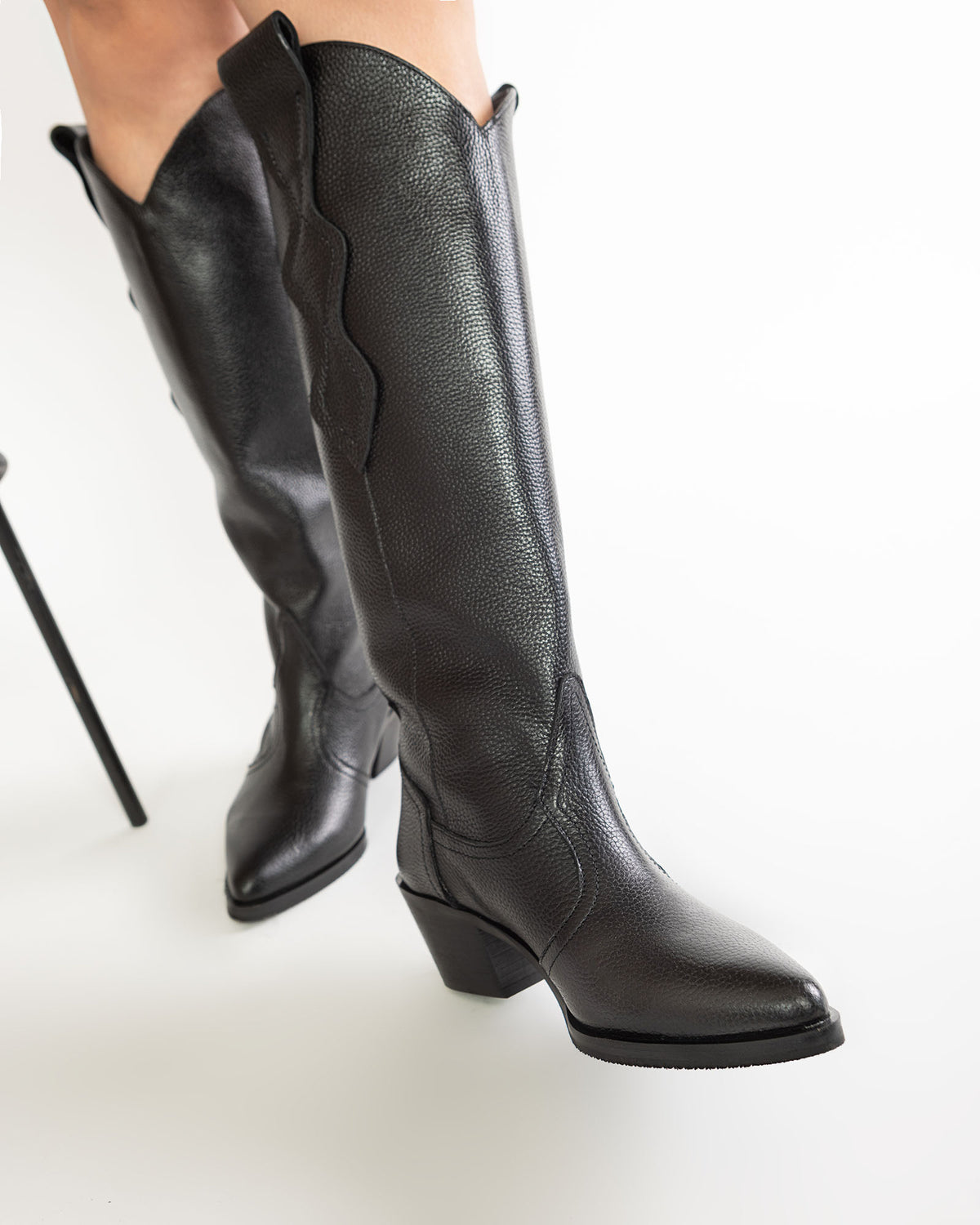 Ciocate lungi din piele neagra Freya