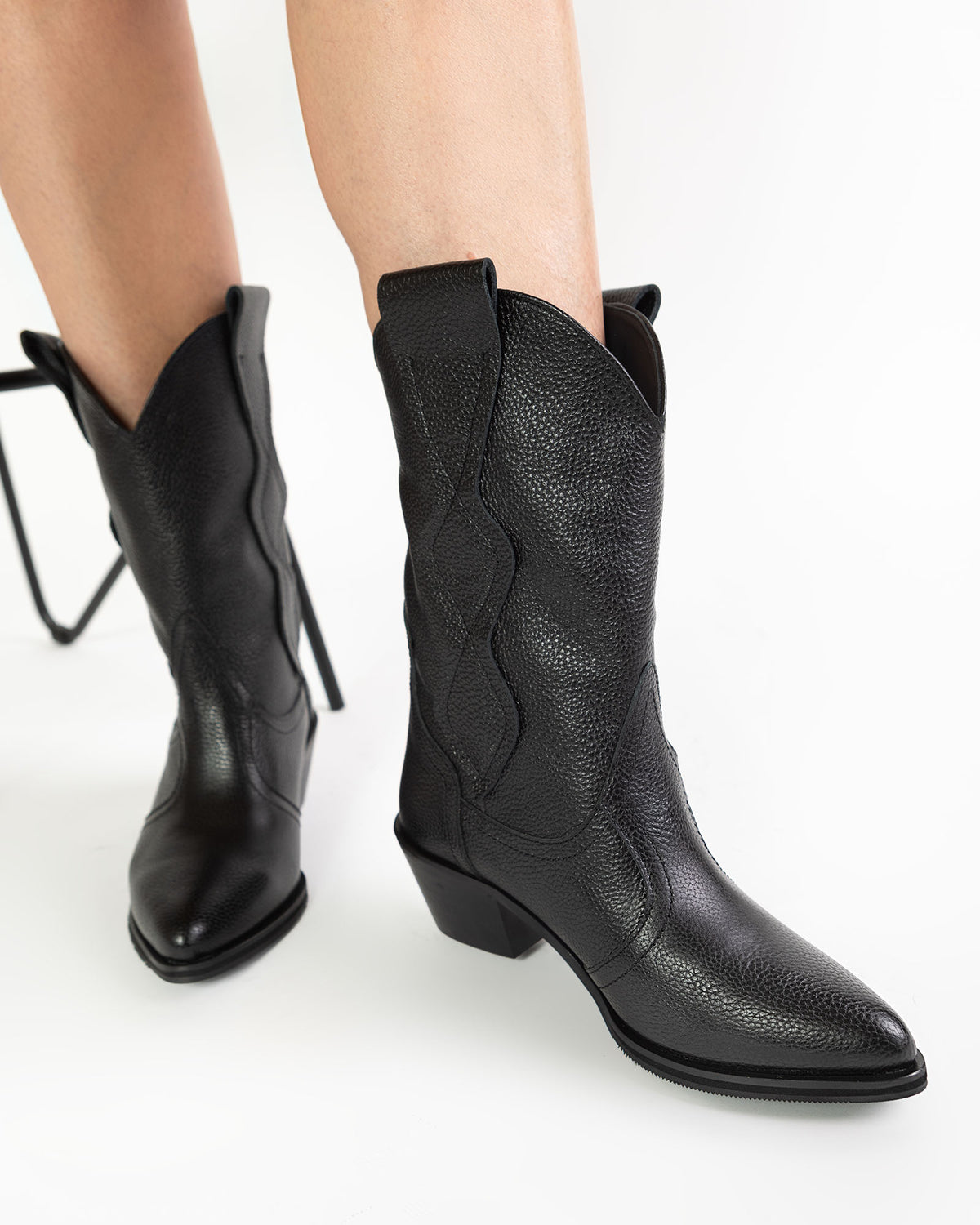 Ciocate medii din piele neagra Freya
