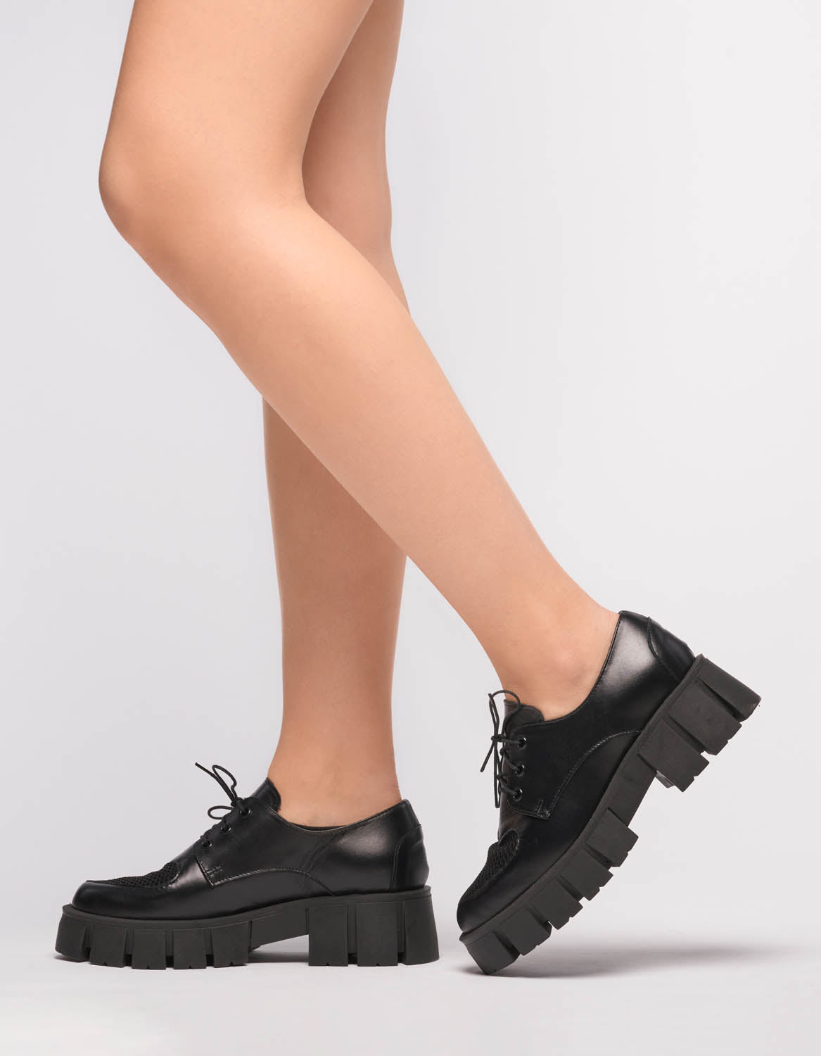 Pantofi din piele neagra cu plasa Heart - MOJA