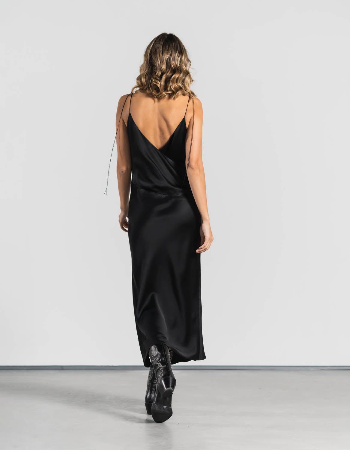 Rochie midi petrecuta neagra - MOJA