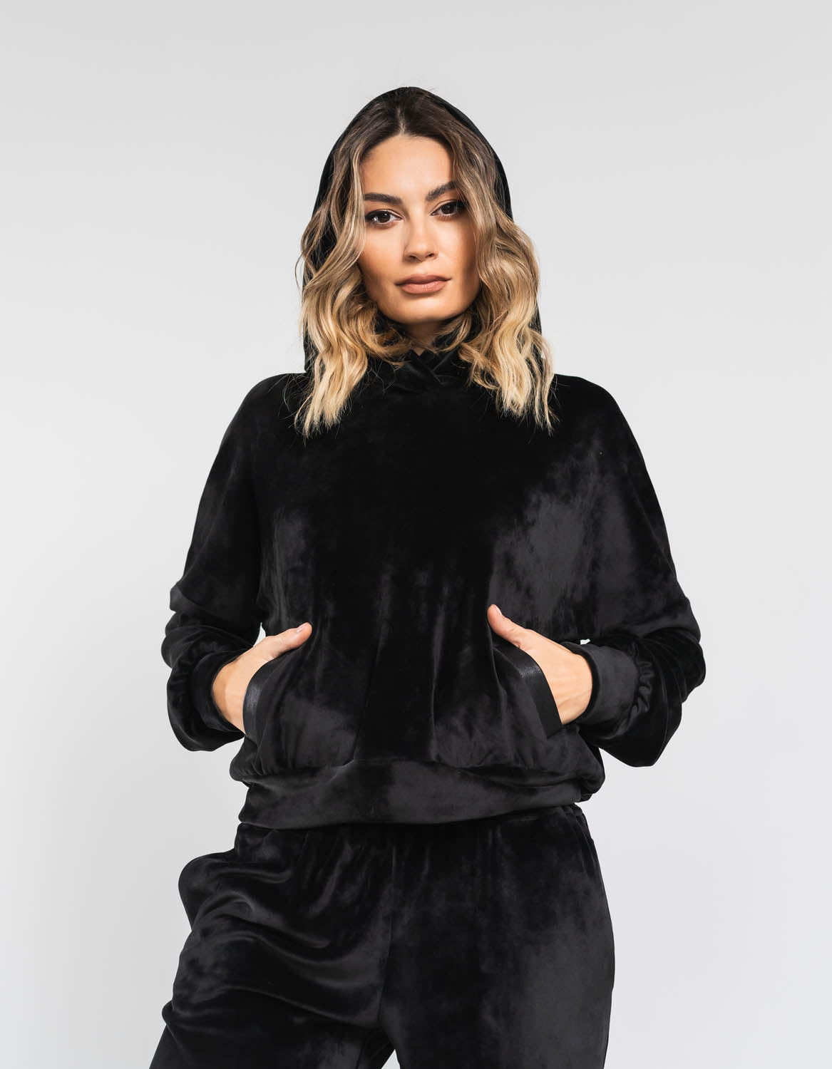 Trening cu gluga negru Teddy - MOJA